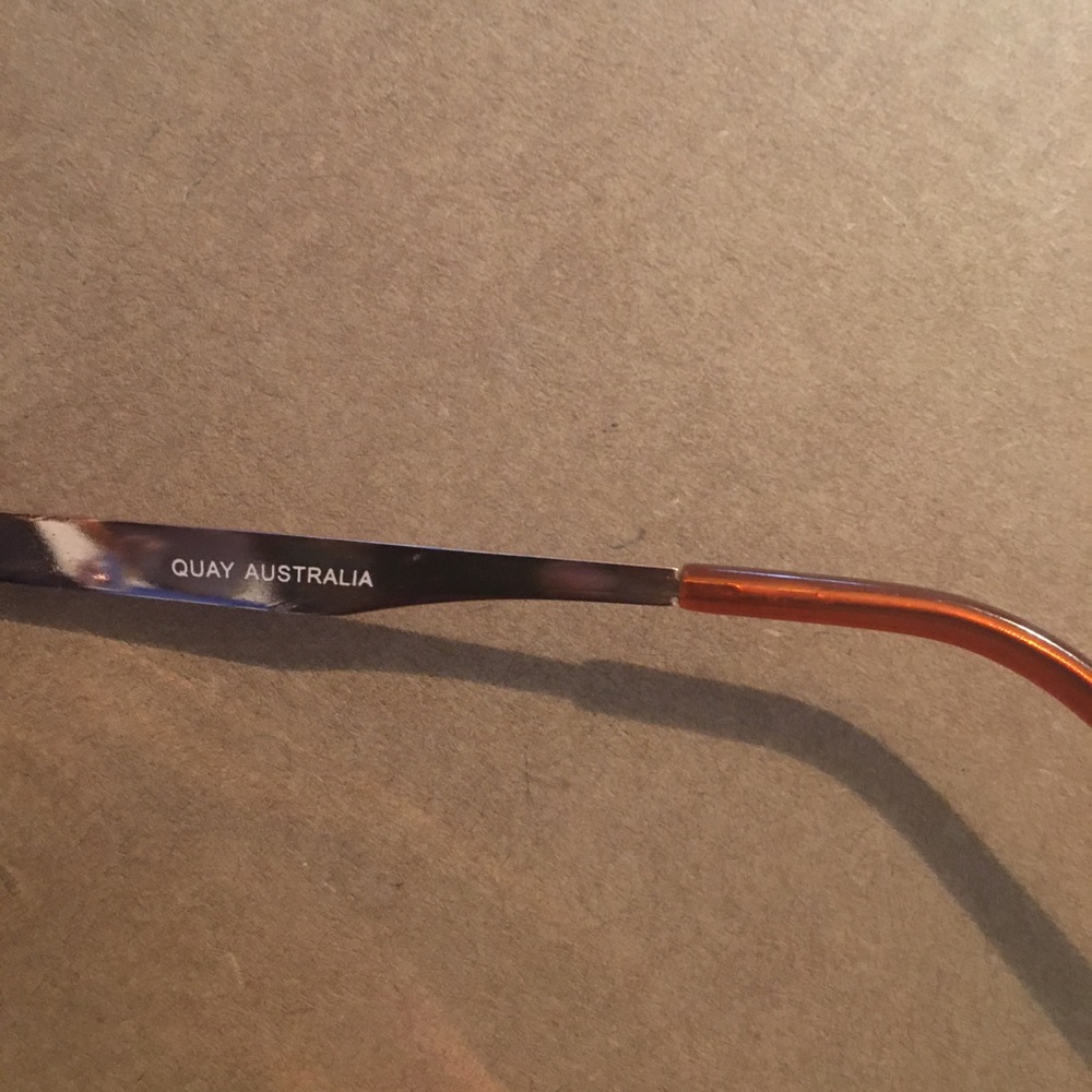 SOLD QUAY FLEUR GOLD CAT SUNGLASSES USED - Picture 3 of 4